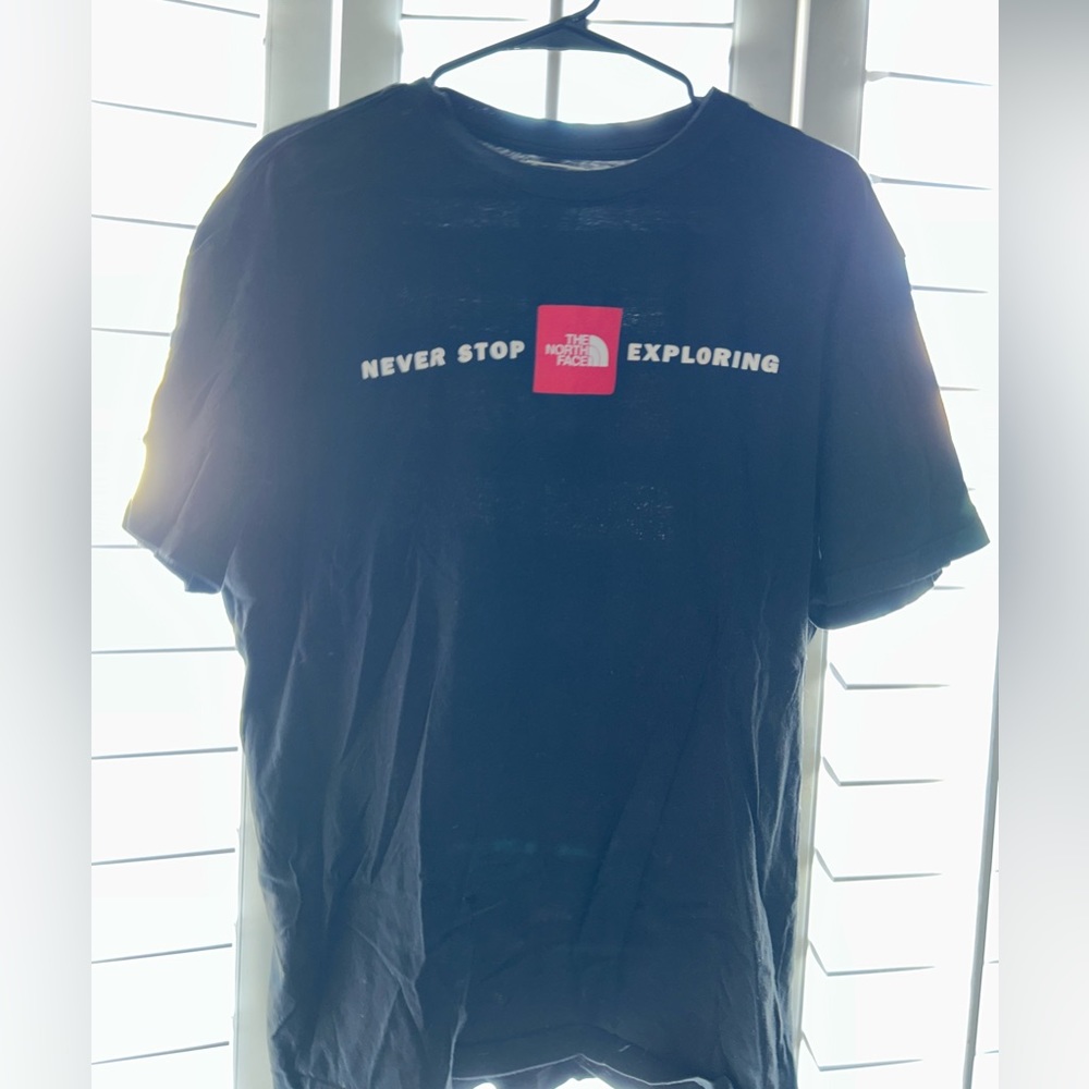 black north face tshirt